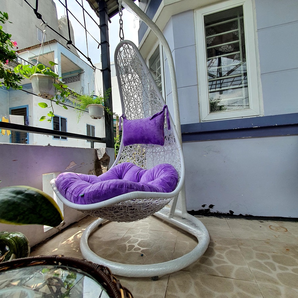 Xích đu đơn hình lưỡi câu (khung trắng nệm tím) - NAVICOM